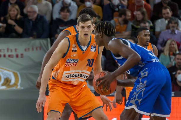 亚历山大 亚历山大