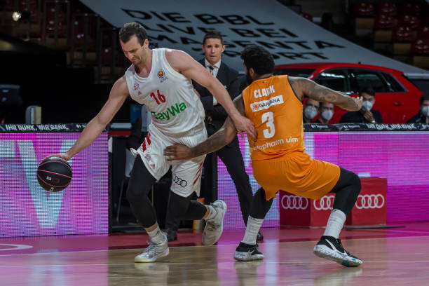 双方的对碰 双方的对碰