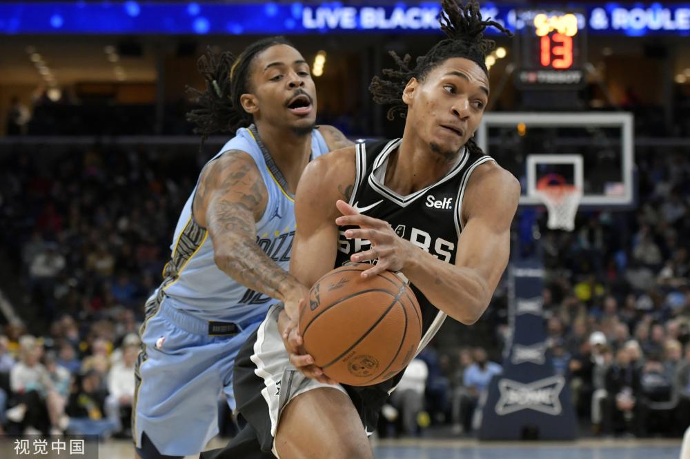 更展现了她 更展现了她