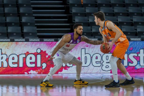 受多种因素 受多种因素