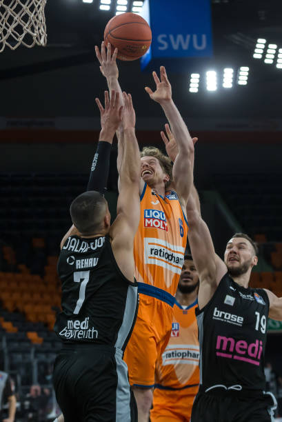 豪门豪强各 豪门豪强各